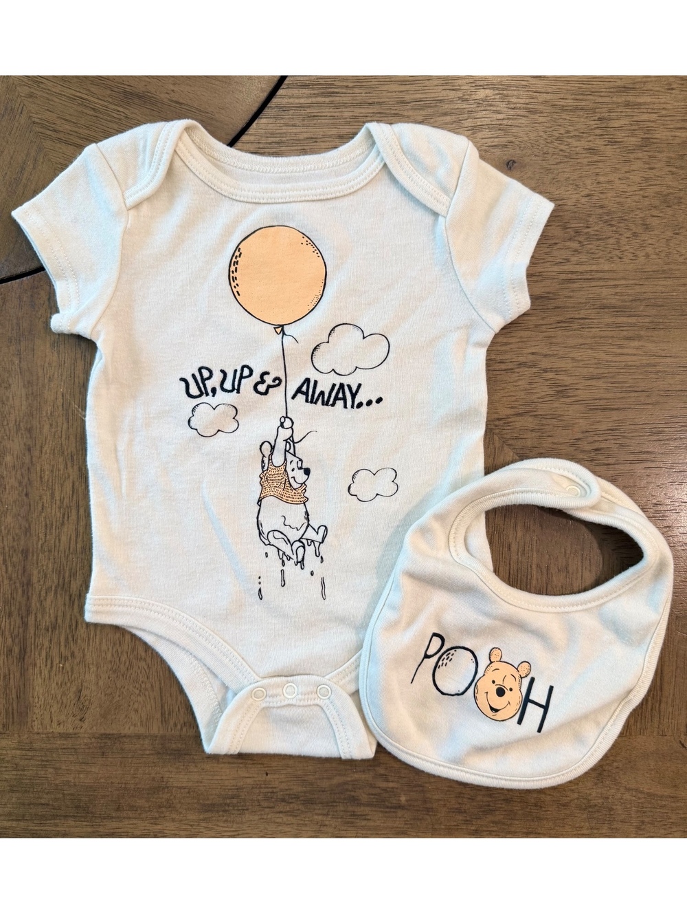 Disney Baby Winnie the Pooh Up, Up & Away Bodysuit and Bib Set 3-6 Months